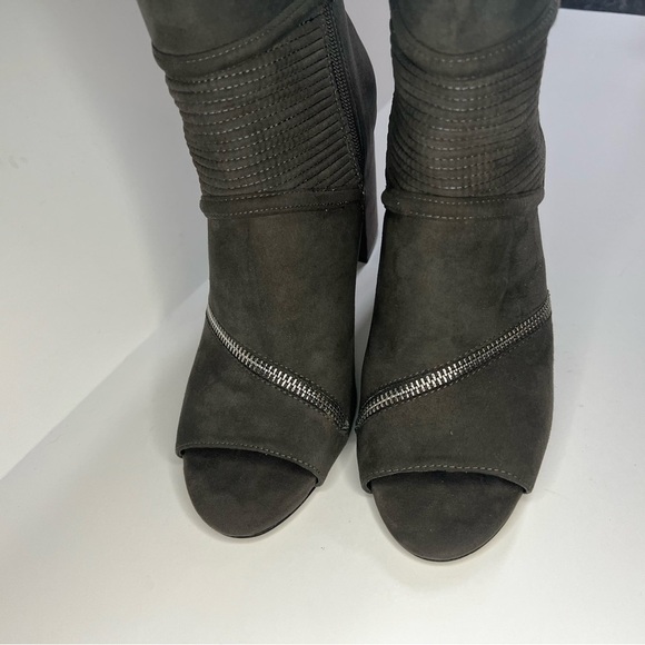 Daya by Zendaya Klare Gray Peep Toe Heeled Bootie - Picture 8 of 9